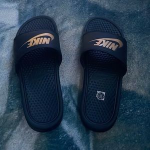 Nike Benassi JDI Size 9 in boys